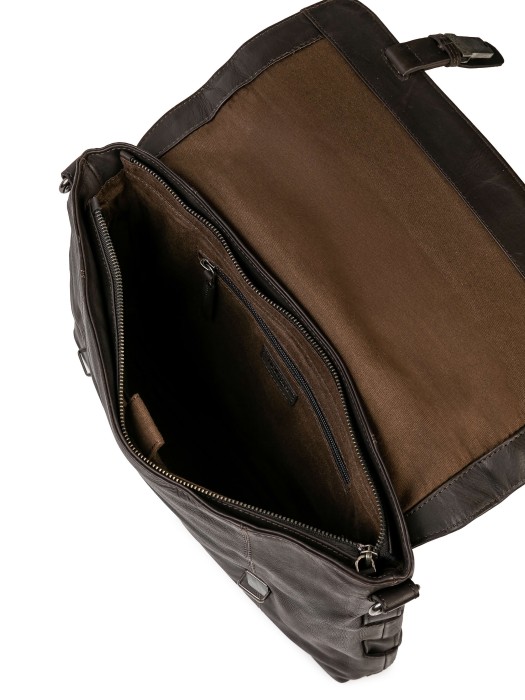 Товар коричневого цвета с внутренней стороны