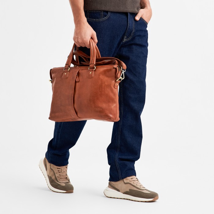 Товар коричневого цвета с внутренней стороны