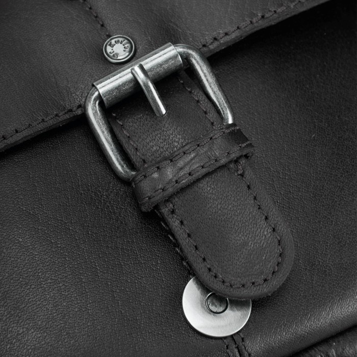 Товар черного цвета с внутренней стороны