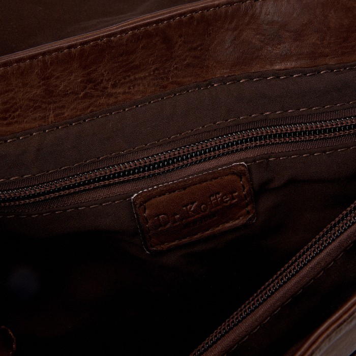 Товар коричневого цвета с внутренней стороны