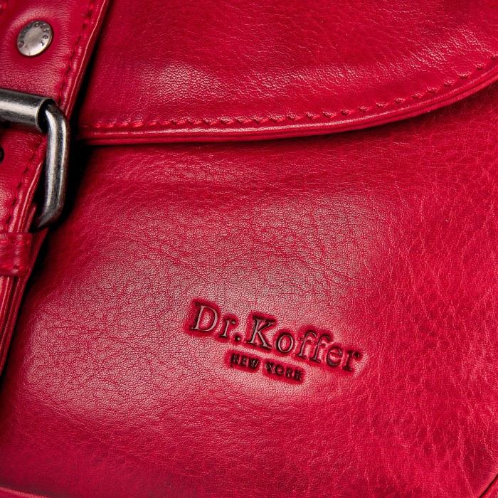 Товар красного цвета с внутренней стороны