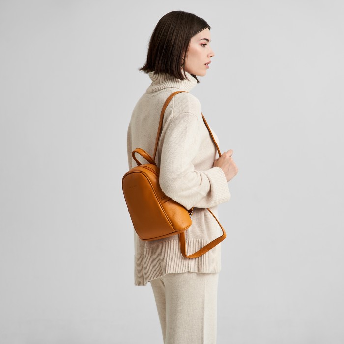 w620116-41-67 рюкзак от бренда dr.koffer вид слева