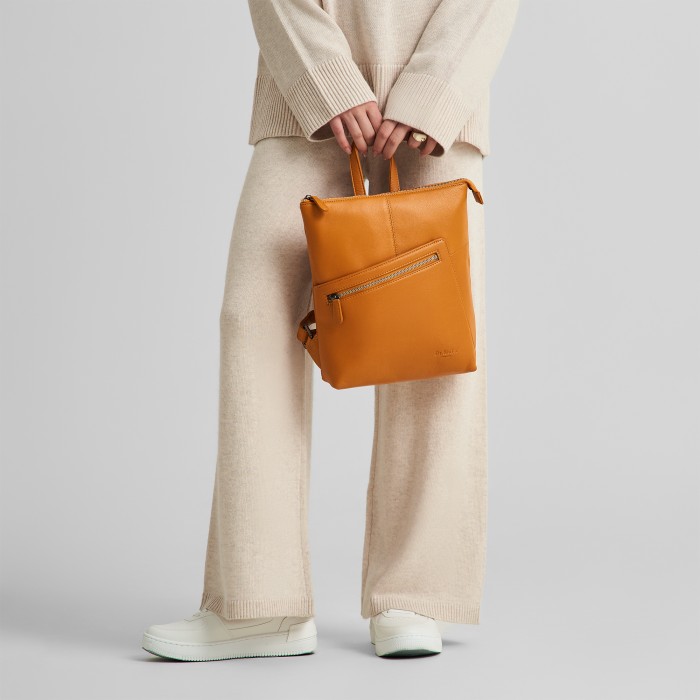 w620117-41-67 рюкзак от бренда dr.koffer вид слева