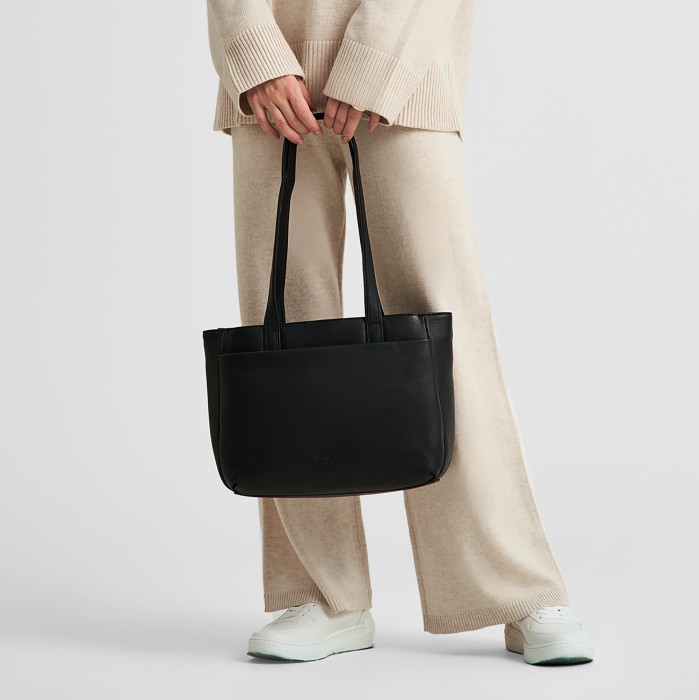 w620120-41-04 сумка женская по цене 29700 руб вид справа