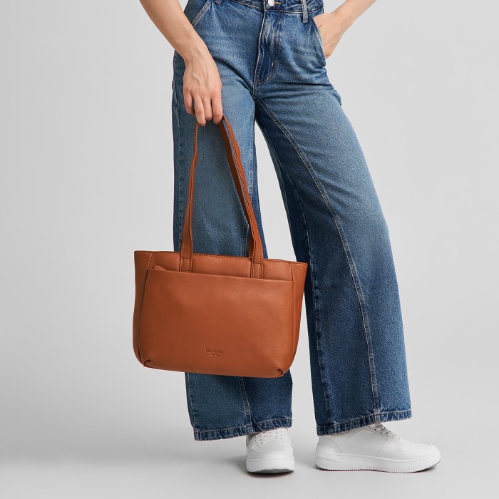 Товар бежевого цвета с внутренней стороны