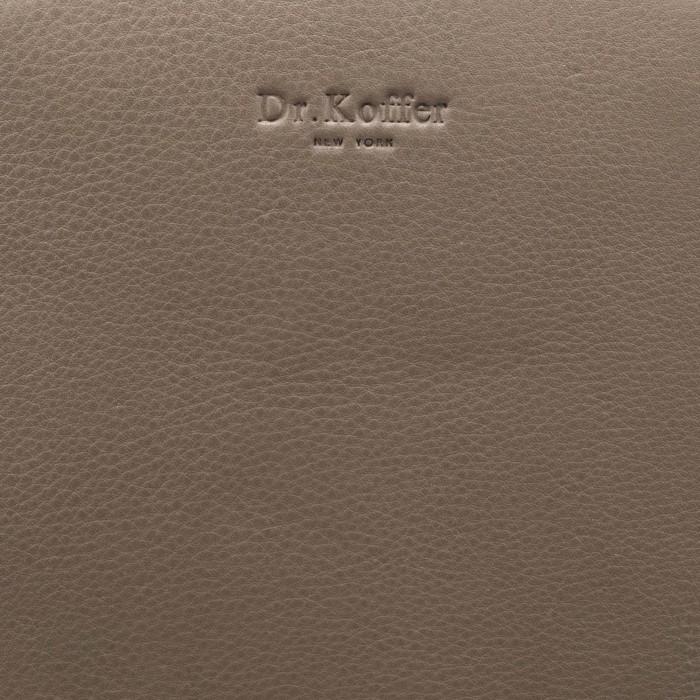 Товар бежевого цвета с внутренней стороны