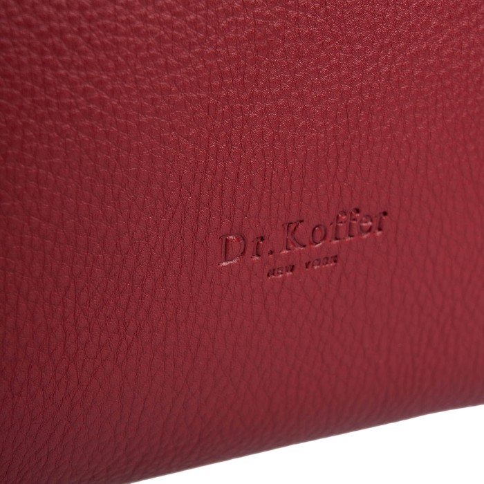 Товар красного цвета с внутренней стороны