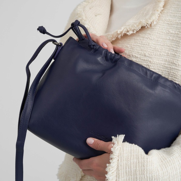 Товар фиолетового цвета с внутренней стороны