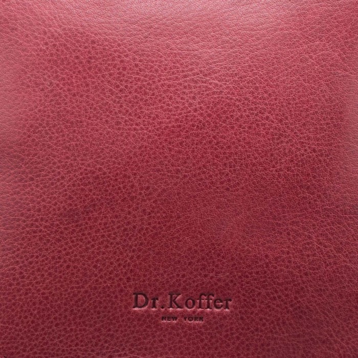 Товар красного цвета с внутренней стороны