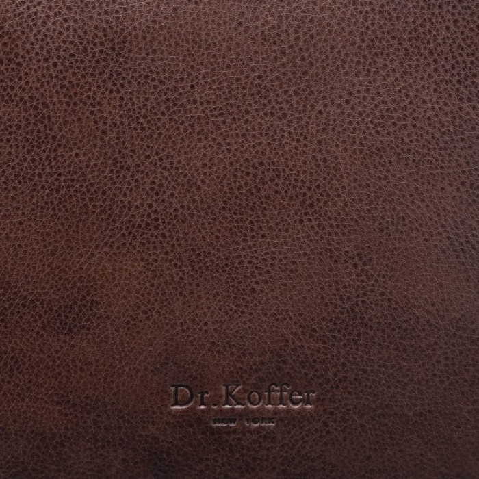 Товар коричневого цвета с внутренней стороны