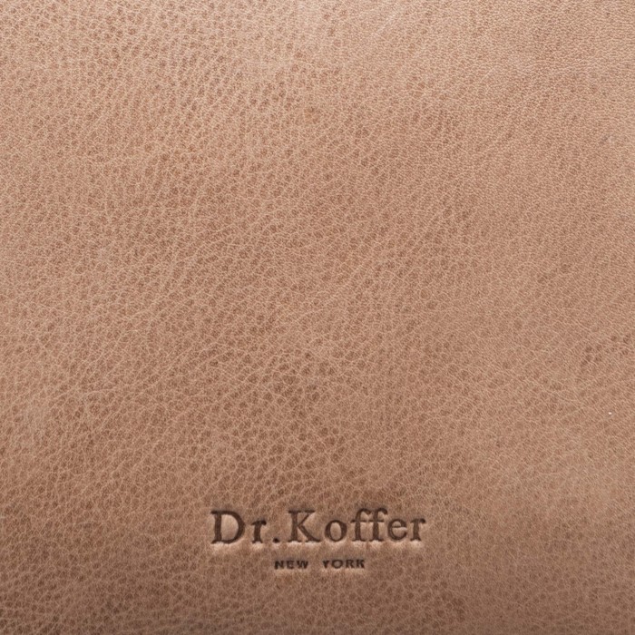 Товар бежевого цвета с внутренней стороны