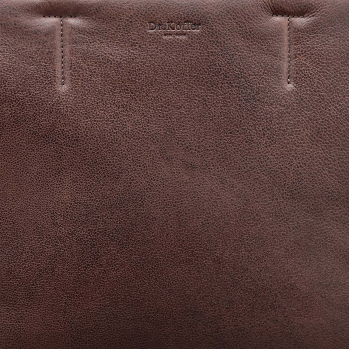 Товар коричневого цвета с внутренней стороны