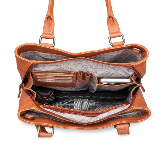 Товар коричневого цвета с внутренней стороны