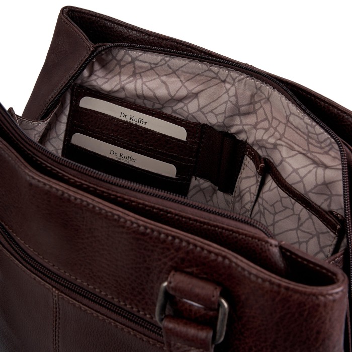 Товар коричневого цвета с внутренней стороны