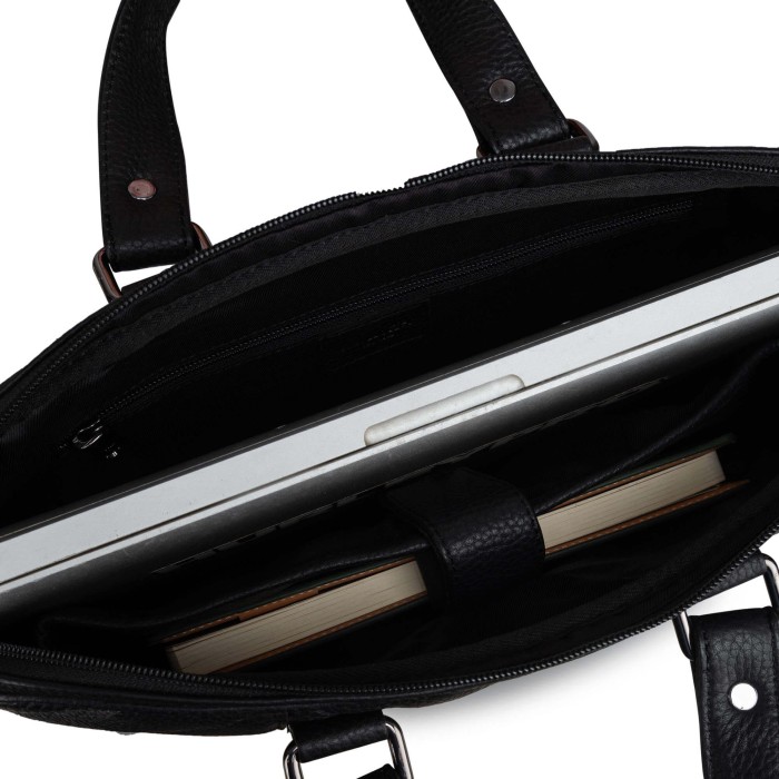 Товар черного цвета с внутренней стороны