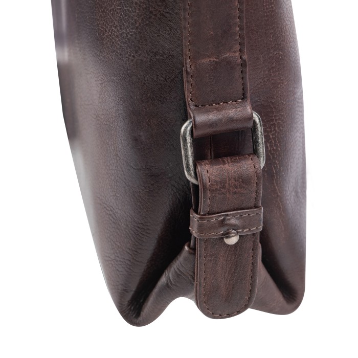 Товар коричневого цвета с внутренней стороны