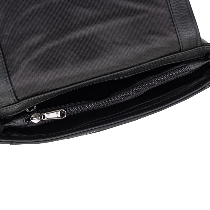 Товар черного цвета с внутренней стороны