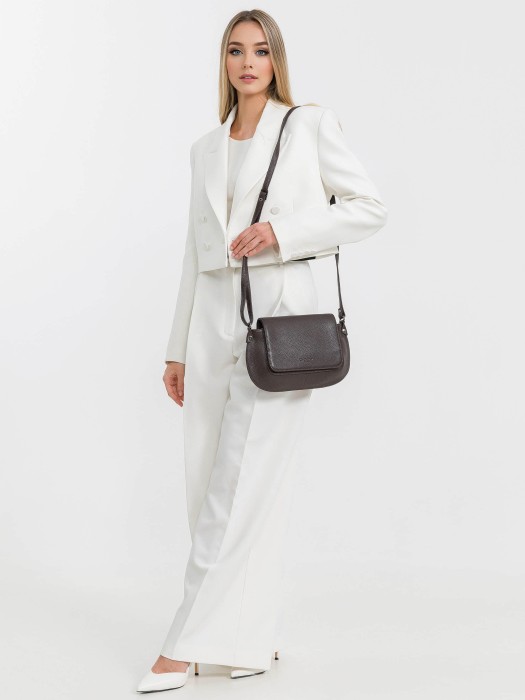 Товар коричневого цвета с внутренней стороны