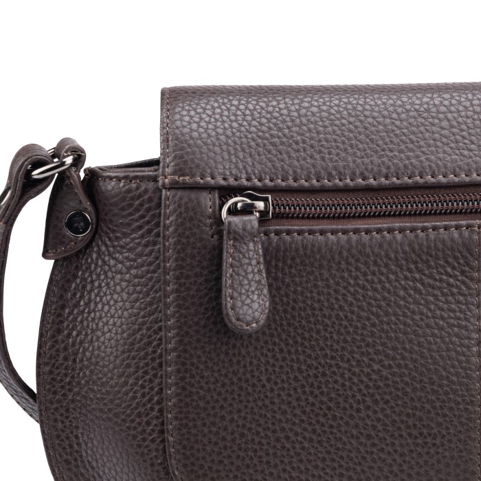 Товар коричневого цвета с внутренней стороны