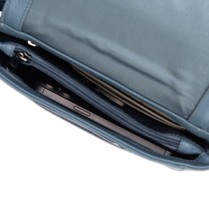 w620131-43-70 сумка женская по цене 18400 руб вид справа