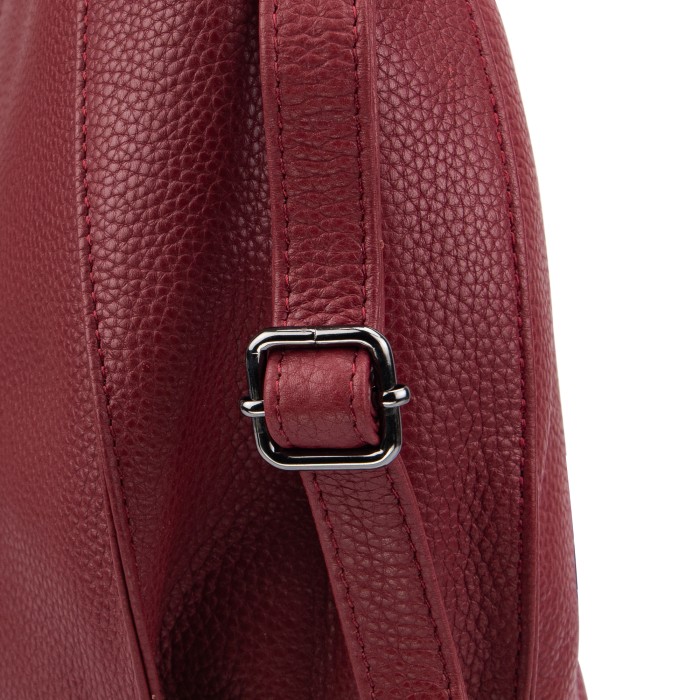 Товар бордового цвета с внутренней стороны