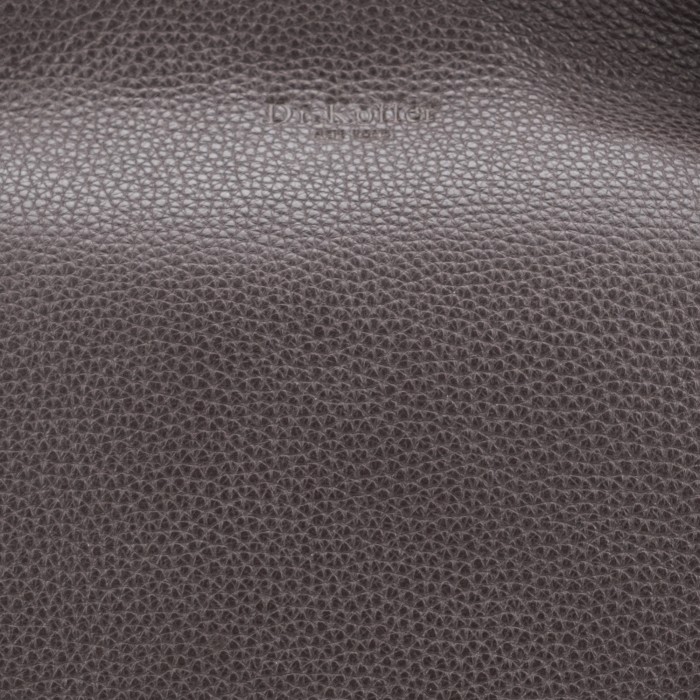 Товар коричневого цвета с внутренней стороны