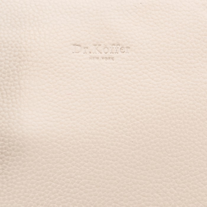 Товар бежевого цвета с внутренней стороны