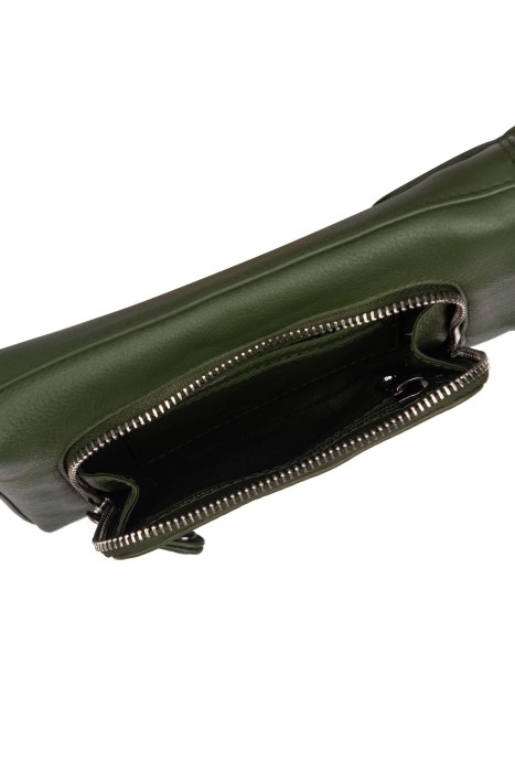 Товар зеленого цвета с внутренней стороны