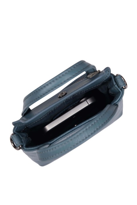 Товар голубого цвета с внутренней стороны