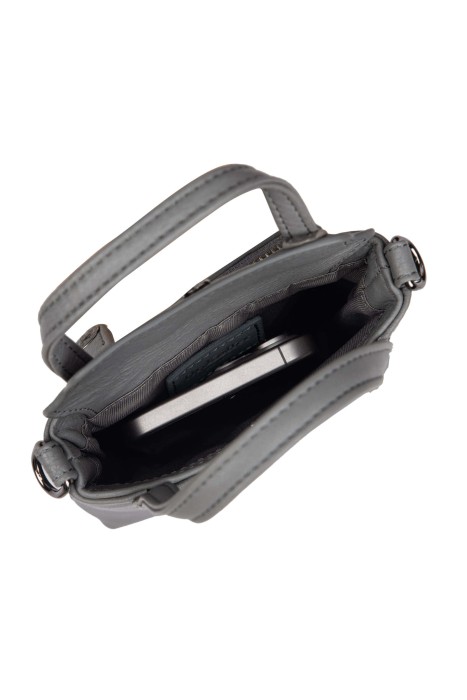 Товар серого цвета с внутренней стороны