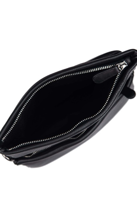 Товар черного цвета с внутренней стороны