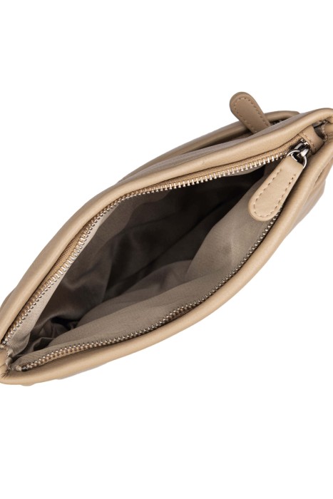 Товар бежевого цвета с внутренней стороны