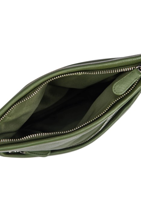 Товар зеленого цвета с внутренней стороны