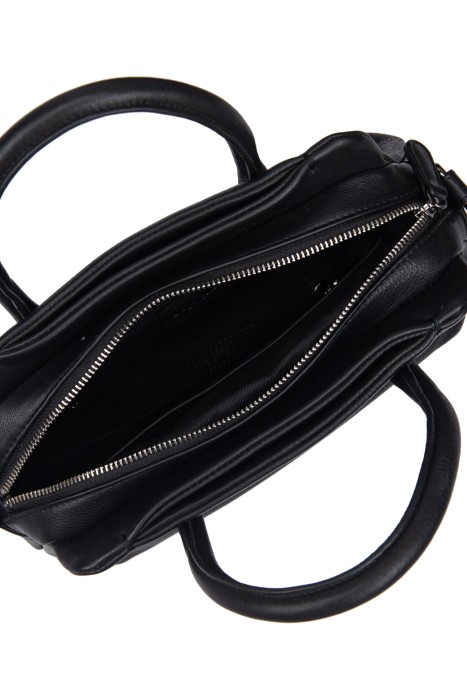 Товар черного цвета с внутренней стороны