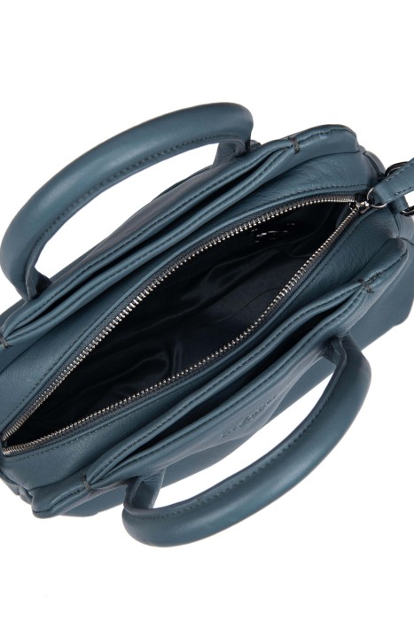 Товар голубого цвета с внутренней стороны