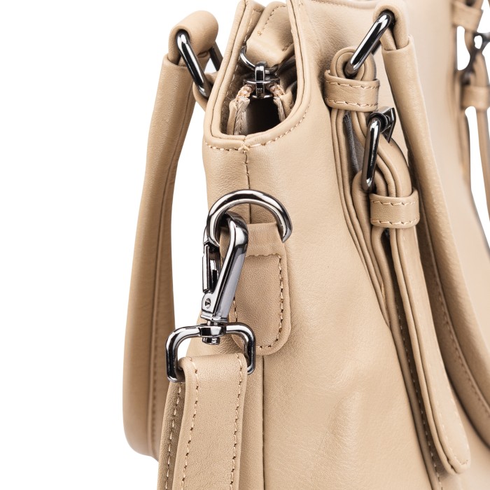 Товар бежевого цвета с внутренней стороны