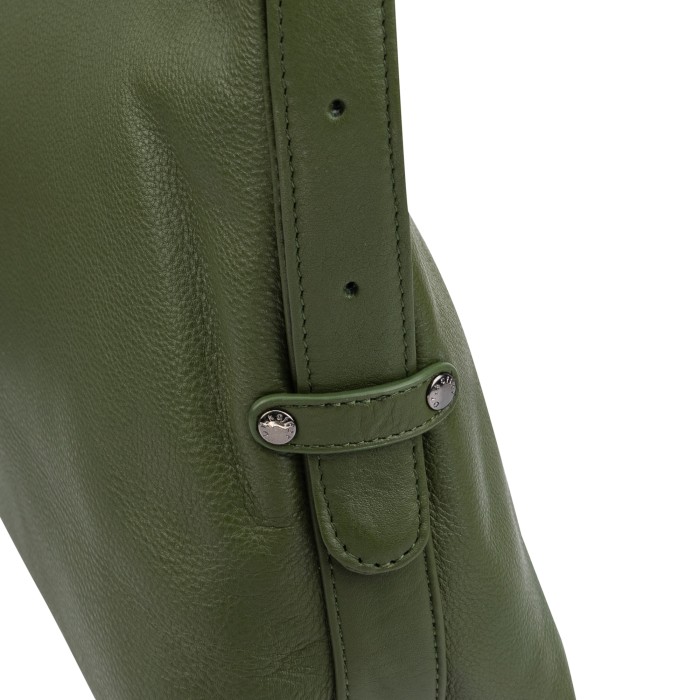 Товар зеленого цвета с внутренней стороны