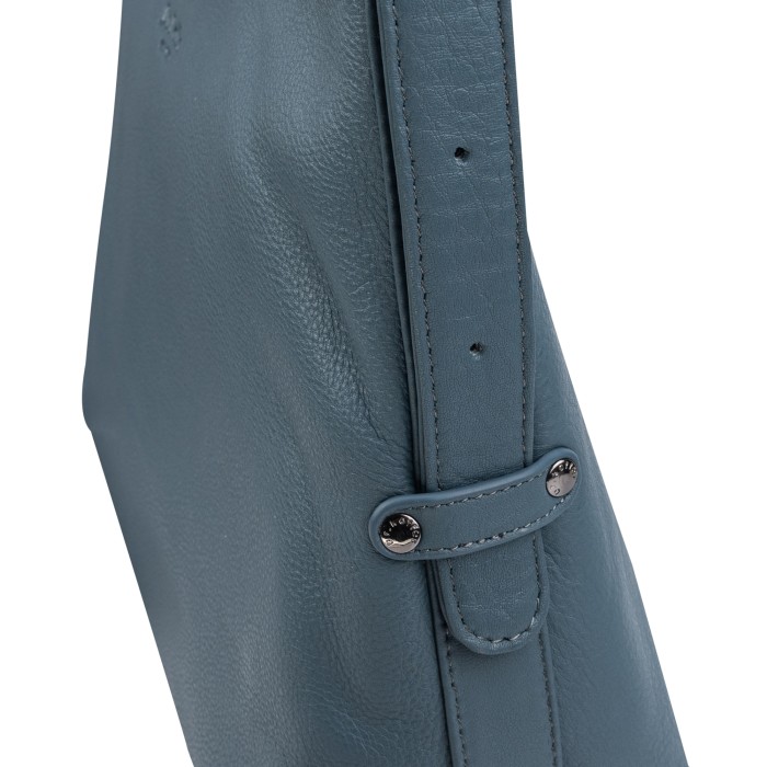 Товар голубого цвета с внутренней стороны