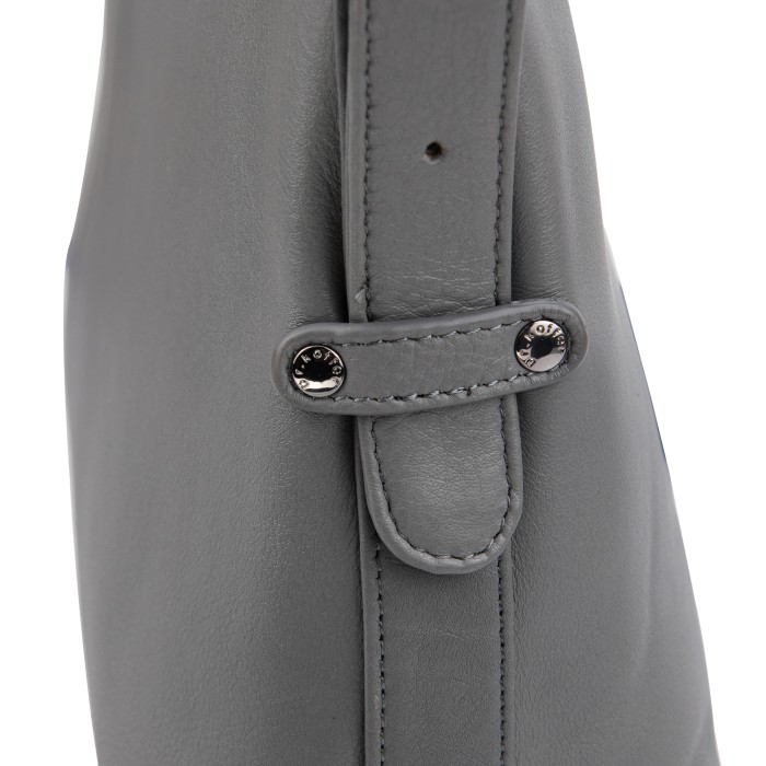 Товар серого цвета с внутренней стороны