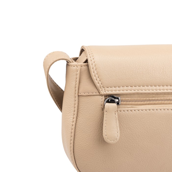 Товар бежевого цвета с внутренней стороны