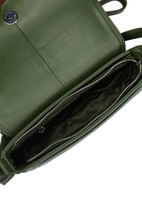 Товар зеленого цвета с внутренней стороны