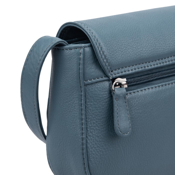 Товар голубого цвета с внутренней стороны