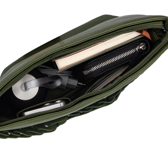 Товар зеленого цвета с внутренней стороны