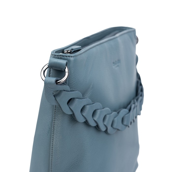 Товар голубого цвета с внутренней стороны