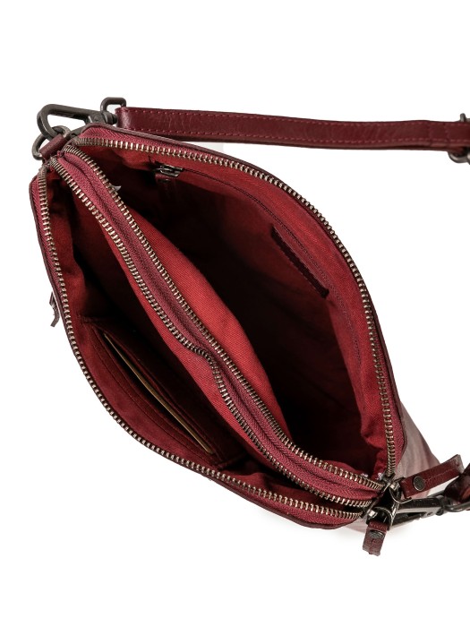 Товар бордового цвета с внутренней стороны