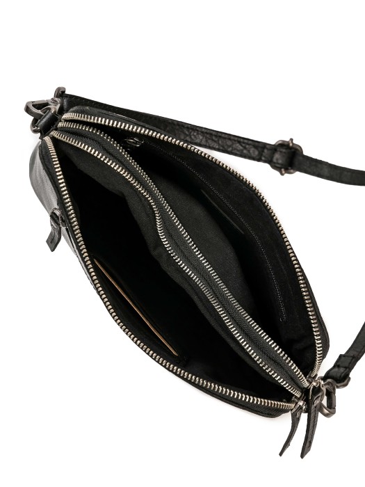 Товар черного цвета с внутренней стороны