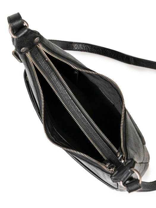 Товар черного цвета с внутренней стороны