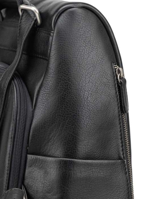 Товар черного цвета с внутренней стороны