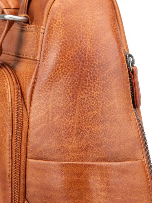 Товар коричневого цвета с внутренней стороны