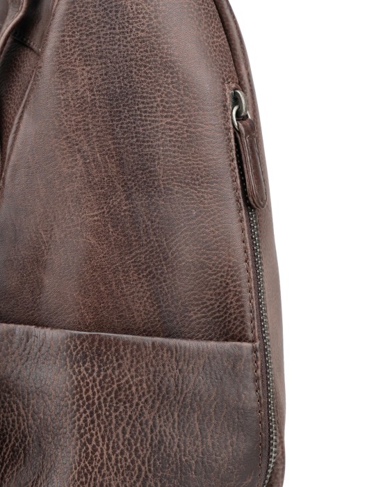 Товар коричневого цвета с внутренней стороны